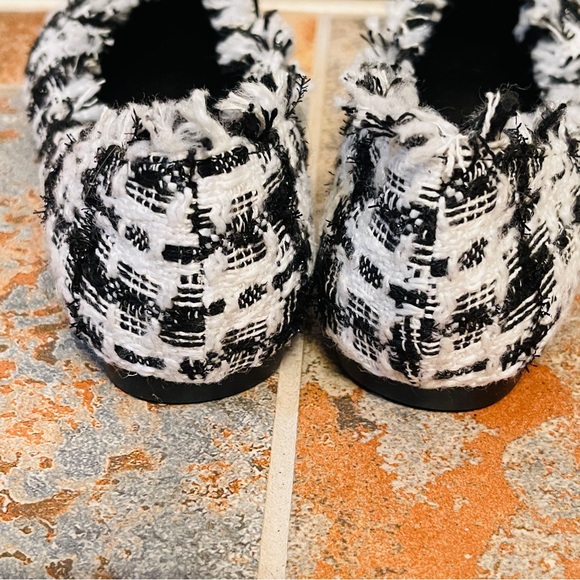 🕊️NWOB! Beautiful Black & White Wool Plaid Fringe Flats! - Picture 7 of 9